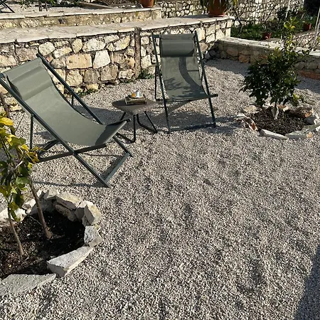 On The Hill - By Filikuri Hostel Himara